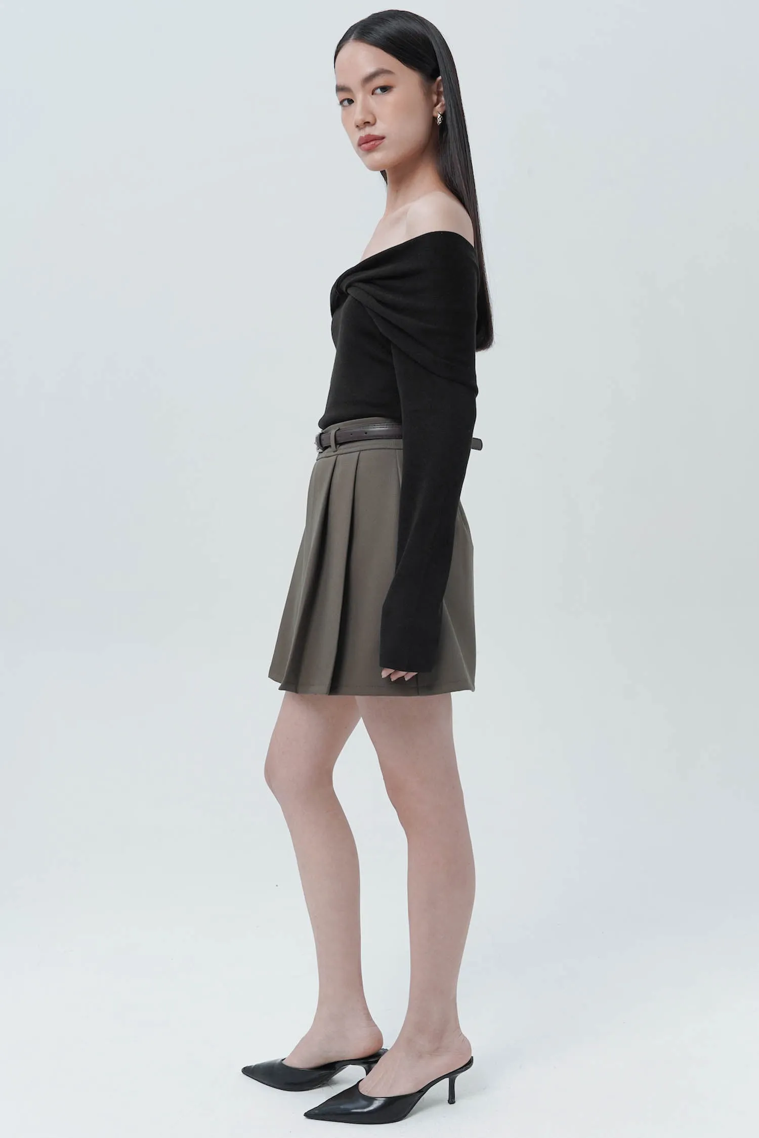 Abbie Pleated Mini Skort In Taupe