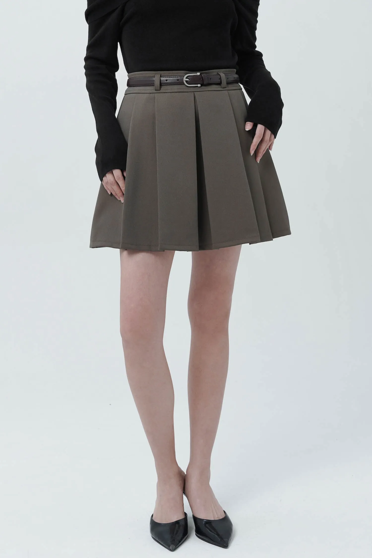 Abbie Pleated Mini Skort In Taupe