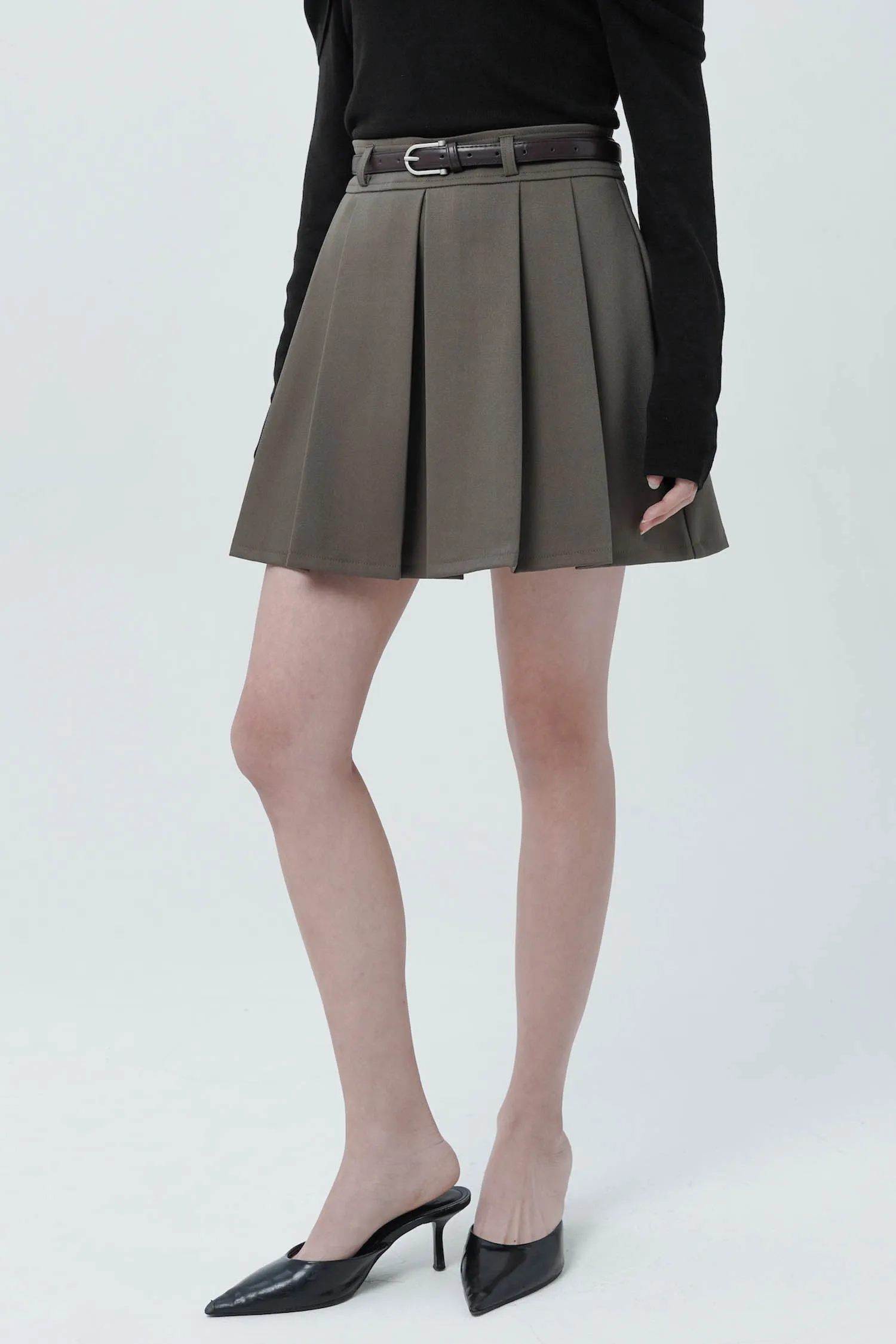 Abbie Pleated Mini Skort In Taupe
