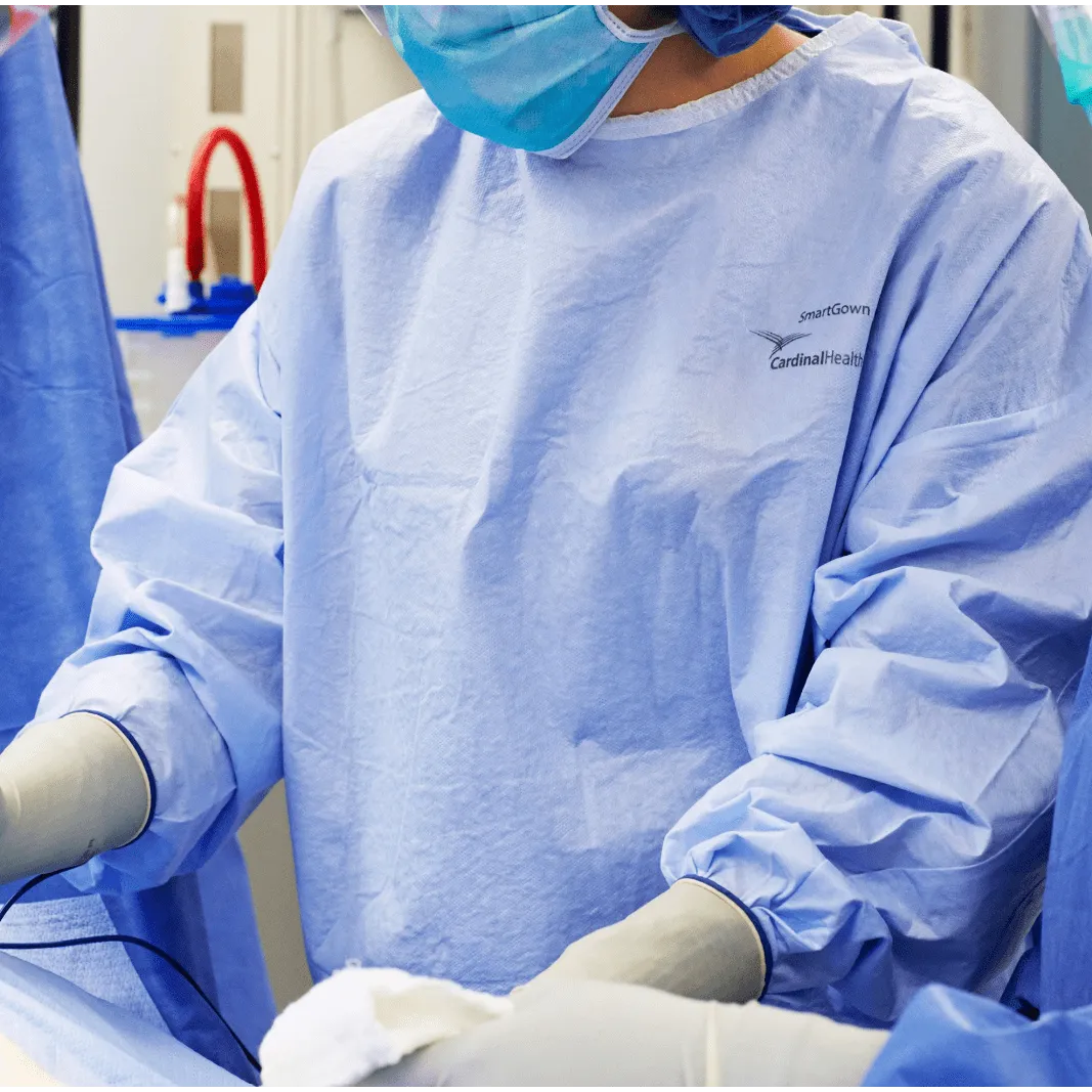 Cardinal Health SmartGown AAMI Level 4 Breathable Surgical Gowns